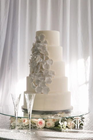 Texas Ranch Wedding Fancy Cakes by Lauren Cake Photo