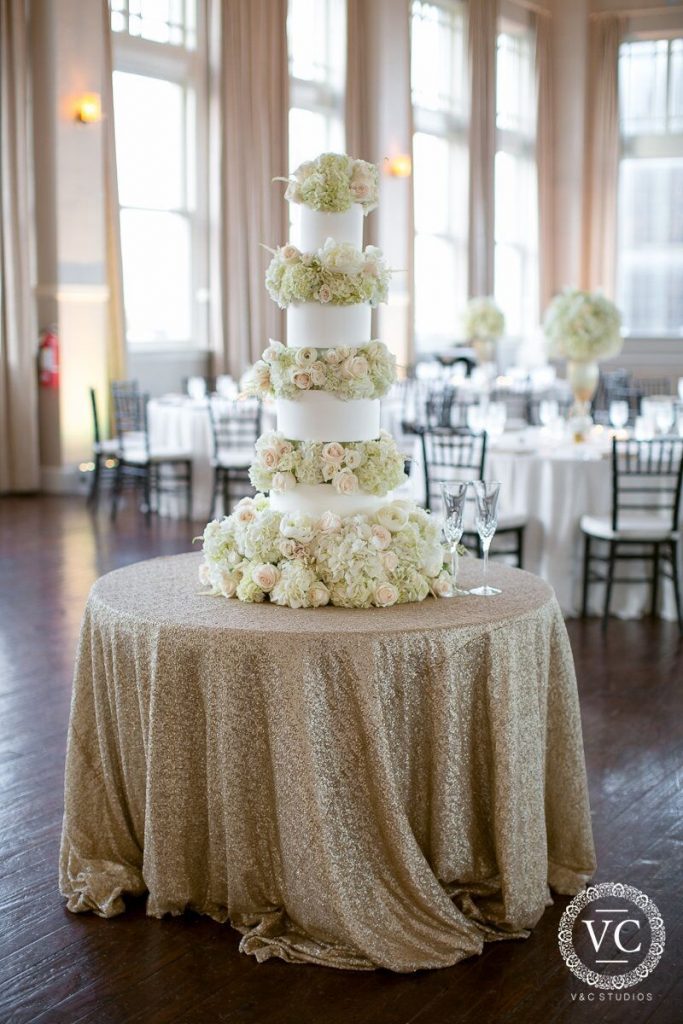 Room on Main Wedding Cake Photo